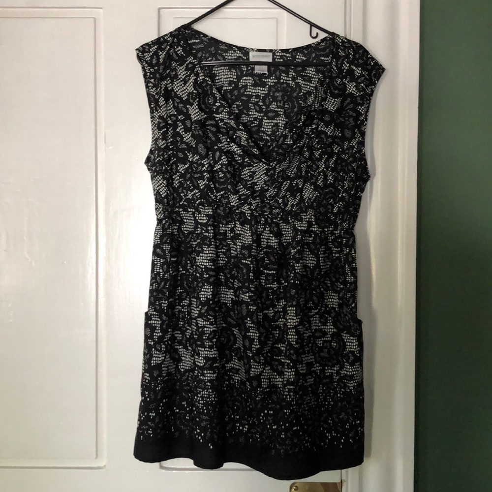 Black and white short sleeved  maternity blouse